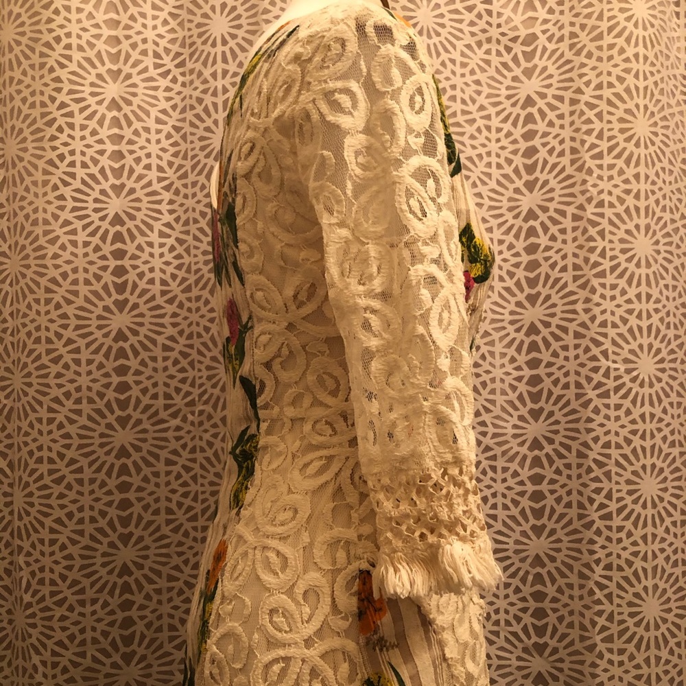 Hot & Delicious Size Medium Floral Lace Dress - Picture 11 of 13